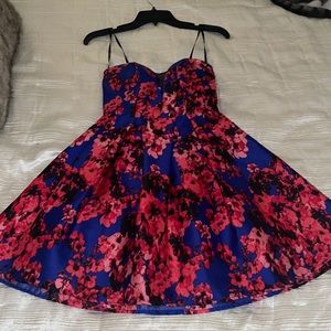 Floral short dress.